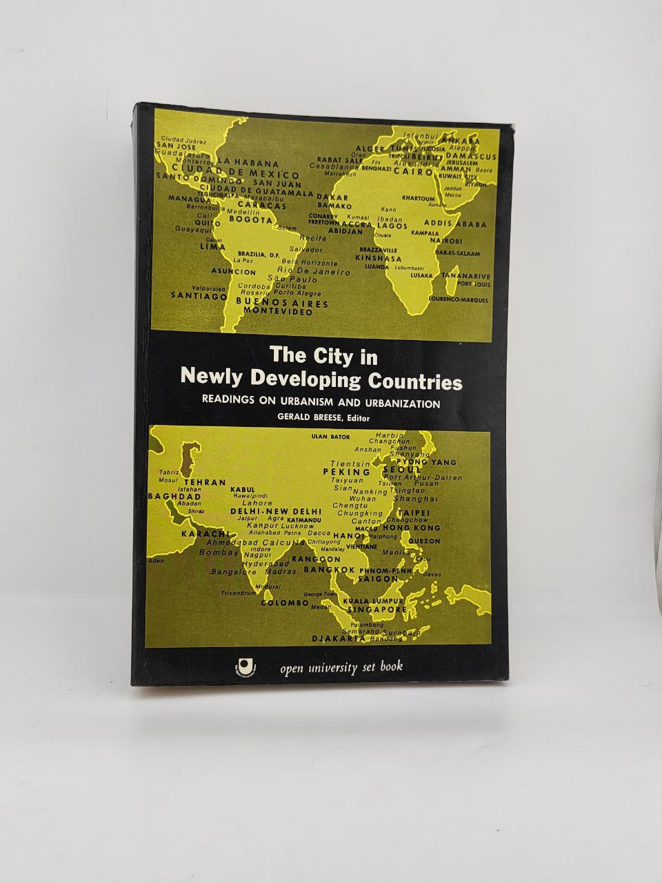 IMG_20250214_124648_221 The City in Newly Developing Countries / Gerald Breese - Image 1