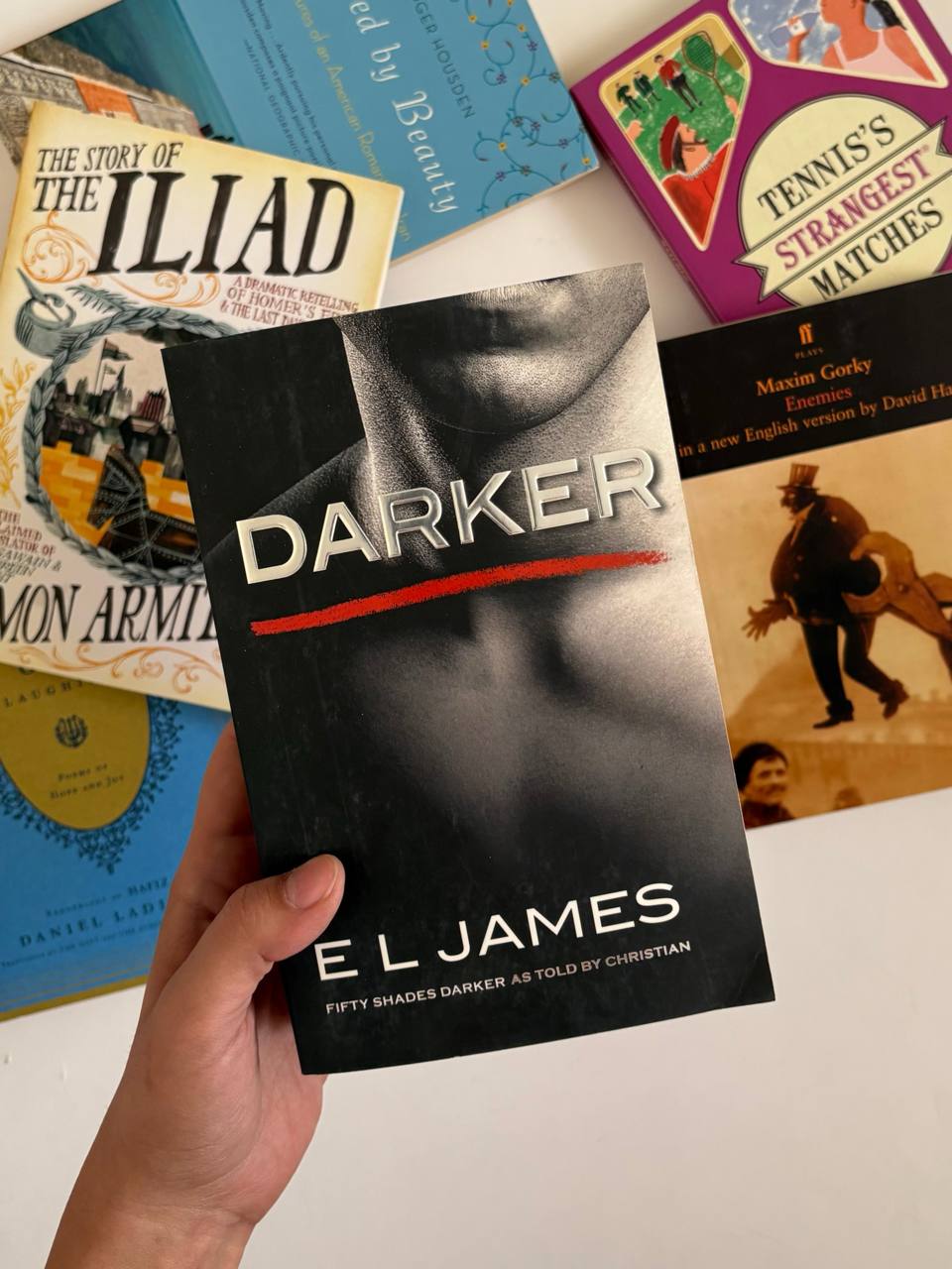 IMG_20251106_130214_585 Darker / E L James - Image 1